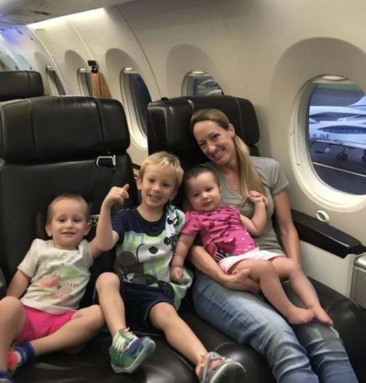 Millionaire mocks a poor mom with 3 kids on business class flight until pilot interrupts him